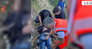 Lezhë/ Rrëzohet në Kalanë e Lezhës, policia dhe urgjenca shpëtojnë 71-vjeçarin