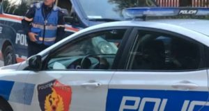 DURRËS/ 40-vjeçari plagos me thikë bashkëshorten brenda banesës, policia në kërkim të autorit të dyshuar