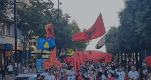 Nis protesta e 35-të në Tiranë, diasporës i bashkohet tubimit kundër qeverisë