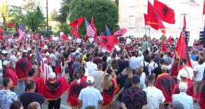 Protesta e 35-të nis me urimin për Ditën e Pavarësisë së SHBA-ve: “Liria është e drejtë e njerëzve”