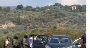 Pamjet nga momenti kur RENEA rrethon automjetin e Refit Buzit pas ngjarjes së rëndë në Fier