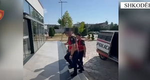 Shkodër/ Operacioni “Kalibri”, arrestohet 21-vjeçari, policia sekuestron 4 armë dhe municion