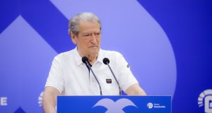 Berisha për Ermal Beqirajn: “Në kërkim prej 7 muajsh, por kompanitë marrin miliona euro”