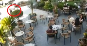 Elbasan/ Atentat në mes të ditës, arma i ngec autorit: Shënjestra shpëton dhe përballet me të
