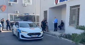 “Visi i makinave të shpejta” arrestohet në Palasë, policia i gjen pistoletë dhe municion