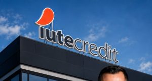 iUTE Credit jep 4 milionë me ID-në e tjetrit, D&A Fin Partner i shkon viktimës për përmbarim