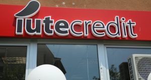 Si po zhvat Iute Credit qytetarët: Kredi të shpejta, interesa të larta dhe fitime miliona euro