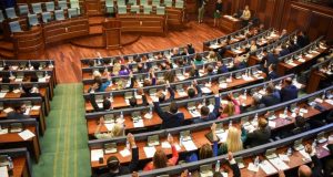Ngërçi me Kuvendin e Kosovës/ PDK-ja dorëzon kërkesë për vazhdimin e seancës konstituive