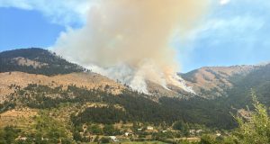 Zjarri përfshin Parkun Kombëtar Lurë–Mali i Dejës, flakët përhapen nga era