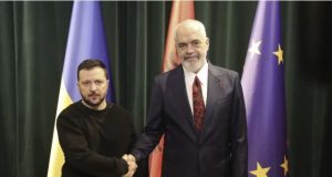 Rama i shkruan Zelenskit: Shqipëria do të mbështesë Ukrainën, pavarësisht qëndrimit të saj për Kosovën