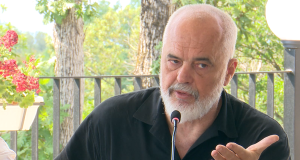 Territorialja përplas Ramën me kryebashkiakët: Zotkaj largohet nga mbledhja, Memaj përjashtohet nga Rama