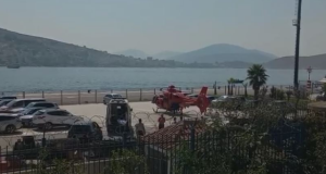 Aksidenti në Delvinë–Sarandë/ Humb jetën 65-vjeçari që u përplas nga autobusi (EMRI)