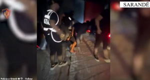 Sarandë/ Kapen me 2 pistoleta dhe silenciator, 5 të rinj arrestohen, dyshohet se po përgatitnin atentat