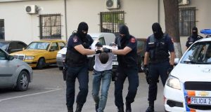 Zbardhet konflikti me armë zjarri në Tiranë, arrestohen 4 persona, 2 në kërkim (EMRAT)