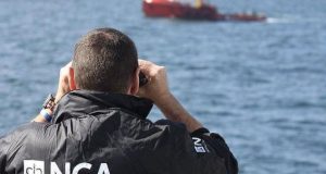 EMRAT/ Trafik emigrantësh në Britani, 5 në pranga. Dy shqiptarë mes të arrestuarve