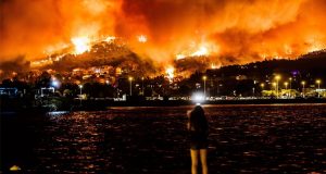 Zjarret ‘apokaliptike’ përfshijnë Kroacinë në kulmin e sezonit turistik, 1 i vdekur e dhjetëra të plagosur