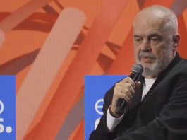 Shqiptarët i kërkojnë dorëheqjen, Rama nga Brukseli: Reflektuam, krijuam ‘pasqyrën inteligjente’!
