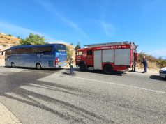 Panik në Qafë Thanë/ Autobusi me turistë merr flakë, pasagjerët evakuohen me urgjencë