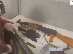 Arsenal armësh dhe municion në banesë, dy të arrestuar në Tiranë e Krujë (EMRAT)