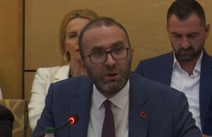 Begaj dekretoi shkarkimin e Vlora Hysenit, Bardhi i revoltuar: Jep llogari pse e emërove