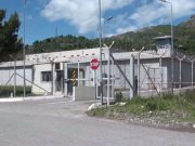 Pllaka 300 euro, dhoma si hotel. Bradashesh, kati i luksit ku vuajnë dënimin “çunat e Dubait” dhe Agasi