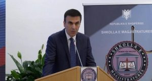 Pagat e bllokuara/ Çela mbledh prokurorët: Kuvendi të japë zgjidhje të shpejtë! Nëse s’miratohet rritja, do ndjekim rrugën ligjore