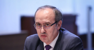 Hoti kërkon mbledhjen urgjente të Kuvendit: Institucionet e Kosovës të reagojnë pas aktgjykimit në Hagë