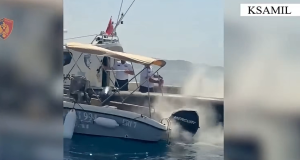 Zjarr në një mjet lundrues në Ksamil, evakuohen 4 turistë gjermanë! Ndërhyrja e shpejtë e Policisë
