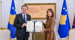 Kosovë/ Albulena Haxhiu mandaton Albin Kurtin për kryeministër