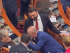 “Ç’PO I THOTË DOKTORIT?”. Ulsi Manja i shkon pranë Berishës, biseda e papritur në Kuvend