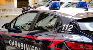 Sherr në një stacion treni në Itali, 22-vjeçari shqiptar plagos me thikë marokenin