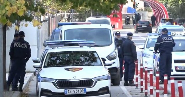 policia tiranee