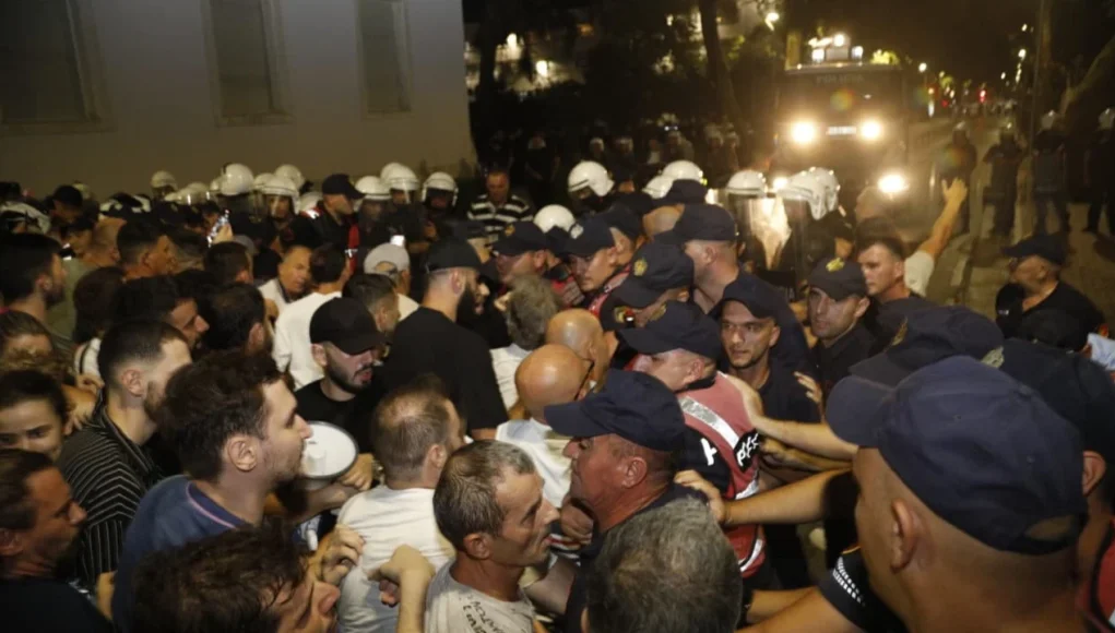 protestaa