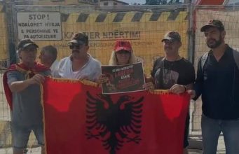 Protestë në Vlorë kundër Muzeut Hebraik/ Qytetarët kundërshtojnë ndërtimin në qendrën historike
