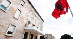 Qeveria shpërthen ndaj Ahmetajt pas audiopërgjimit për trafikun e armëve: Të ketë guximin të vije të përballet