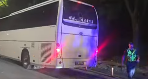 Dhunë pas sfidës Vllaznia-Teuta, tifozët sulmojnë autobusin e klubit durrsak