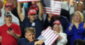 “Dilni dhe votoni”/ Trump përsërit premtimin prej 5 mijë dollarësh për zgjedhjet e mesit të mandatit