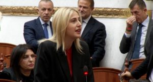 Vlora Hyseni, simbol i tradhtisë kombëtare! Zhupa: Rama të japë dorëheqjen, vendi të kalojë në qeveri tranzitore