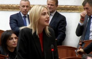 Vlora Hyseni, simbol i tradhtisë kombëtare! Zhupa: Rama të japë dorëheqjen, vendi të kalojë në qeveri tranzitore