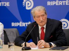 Berisha thirrje për protestë kombëtare të enjten. Në orën 10:00 të gjithë para Parlamentit, pa simbole