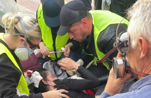 6 të lënduar gjatë protestës në Tiranë, mes tyre një deputet dhe dy përfaqësues të medias