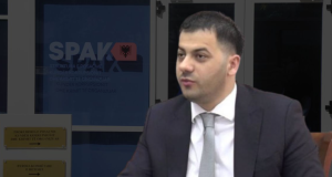 Ergys Agasi, djali i deputetit që u bë ‘koordinatori’ më me ndikim në majat e pushtetit
