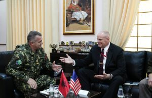 Vendosja e Forcave të Armatosura në gjendje gadishmërie. A ishte kjo arsyeja pse Ambasadori Amerikan zbarkoi në zyrën e Arben Kingjit?