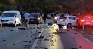 Aksident zinxhir në rrugën Prishtinë-Gjilan, disa të lënduar, makinat pësojnë dëme të rënda