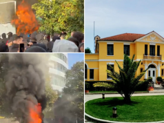 Ambasada e SHBA-së paralajmëron qytetarët amerikanë: Shmangni zonat e protestave në Shqipëri