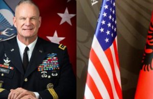 Ambasada Amerikane i përkëdheli leshin, diktatori hapi fletët