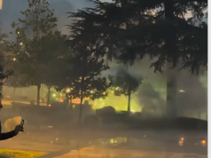 Tym, flakë dhe fishekzjarre në zemër të Tiranës, protesta del jashtë kontrollit?