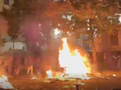 TIRANA NË KAOS! Flakë, tym dhe objekte të djegura në çdo rrugë