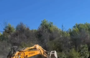 Digjnin goma dhe plastikë/ IKMT shemb 3 furra gëlqereje në Krujë