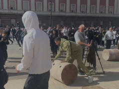 Studentët refuzojnë sërish dialogun me Ramën, largojnë stolat para Kryeministrisë